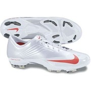 Детские футбольные бутсы Nike JR Mercurial и Adidas F10