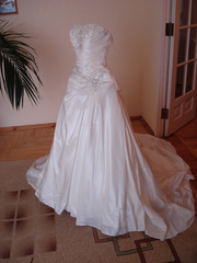 Продам свадебное платье Knightly Bridal коллекции 2010 года