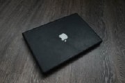 Продам нерабочий ноутбук MacBook  A1181 (Late 2006) на запчасти